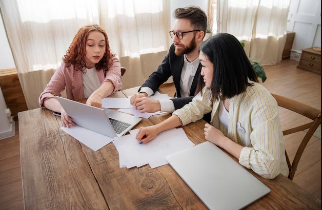 How an Expert Panel Can Help You Respond to Legal Notices from Lenders